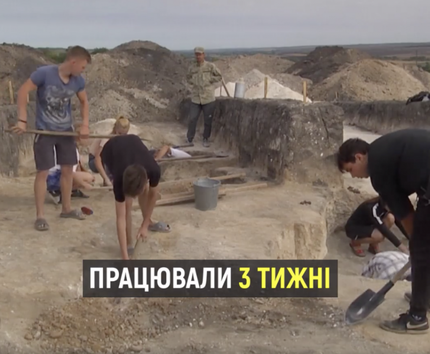 Археологи презентували знайдені цінності в селі Нижня Дуванка, що на Сватівщині. Археологи презентували знайдені цінності в селі Нижня Дуванка, що на Сватівщині.
